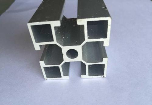 如何避免工業(yè)鋁材生產(chǎn)時(shí)表面出現(xiàn)油痕呢？