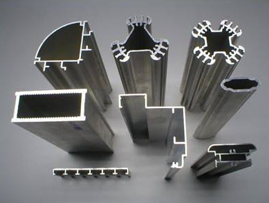 工作臺采用工業(yè)鋁材有什么優(yōu)勢以及工業(yè)鋁材切割時需要注意什么？